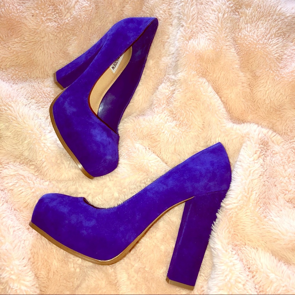 Steve Madden “Sarrina“ blue suede platform pumps